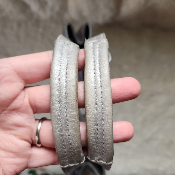 Vintage 2011 Coach Soho East West Signature Tote - Lilac & Metallic Silver - Picture 7 of 16